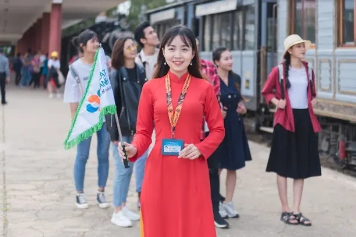 Hướng dẫn viên du lịch là gì? Vai trò, nhiệm vụ, cơ hội việc làm