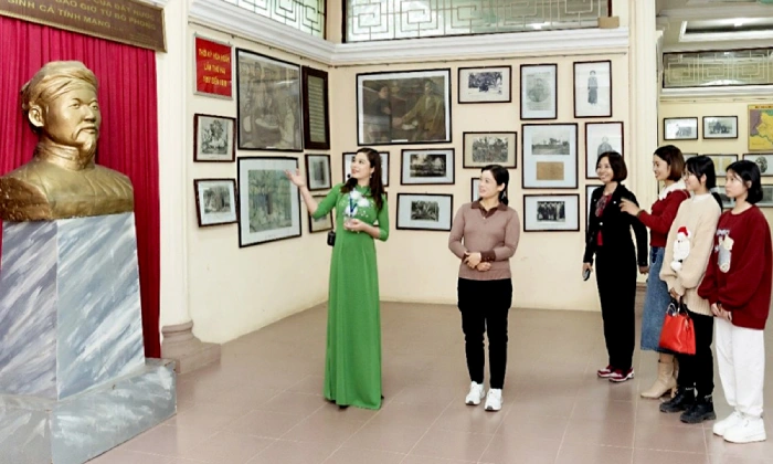 Ngành hướng dẫn viên du lịch: Hệ đào tạo, cơ hội nghề nghiệp