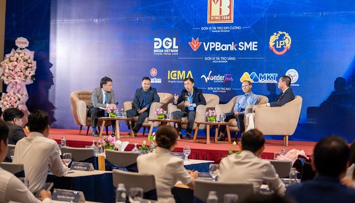 Trong khuôn khổ chương trình, các chuyên gia đã tập trung thảo luận về những tác động và giải pháp cho doanh nghiệp Việt Nam trong giai đoạn 2025-2026